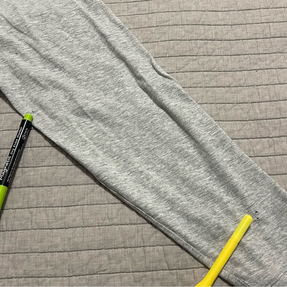 Vineyard Vines Men's LS Hooded Football Graphic Shirt Size Medium - Picture 9 of 9